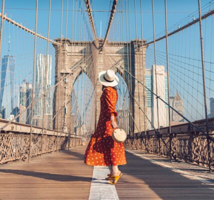young tourist on the brooklyn bridge 2024 09 16 23 31 24 utc